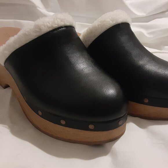 NWOT Old Navy Vegan Leather Sherpa Lined Clogs Black Size 9 - Picture 1 of 6